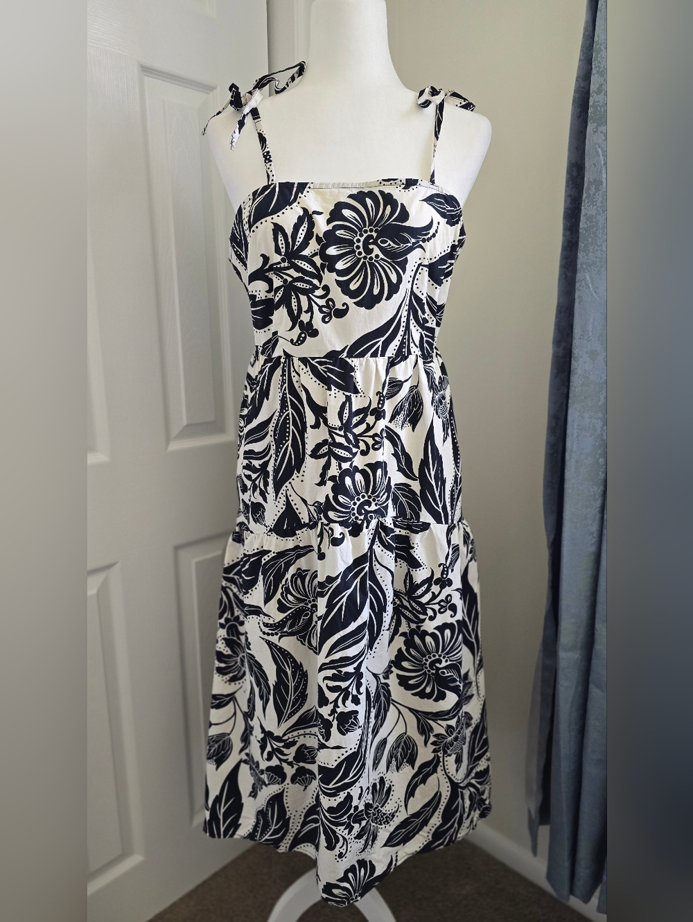 Who What Wear Black Floral Tie-Strap Midi Dress Size Medium - Picture 3 of 9